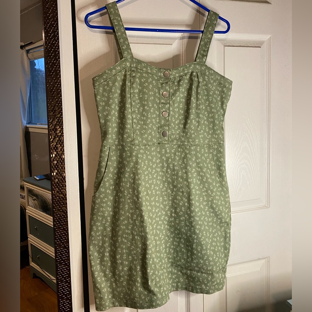 Dress - Picture 2 of 3